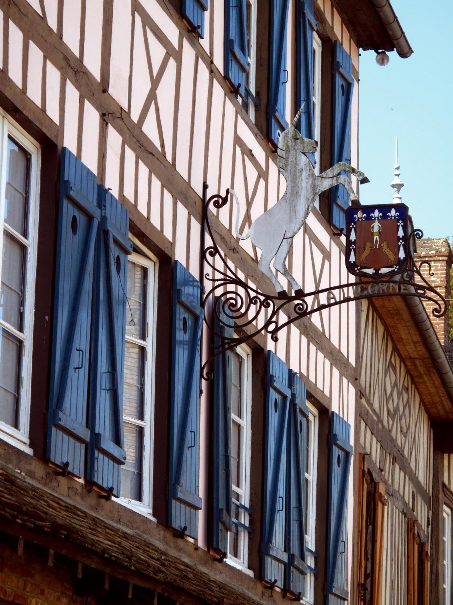 Hotel La Licorne & Spa Lyons-la-Forêt Exterior foto